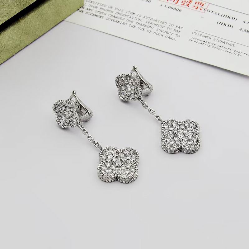 Van Cleef & Arpels earring 08yxs05